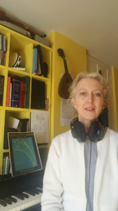 Online singing lessons with Deborah Hudson